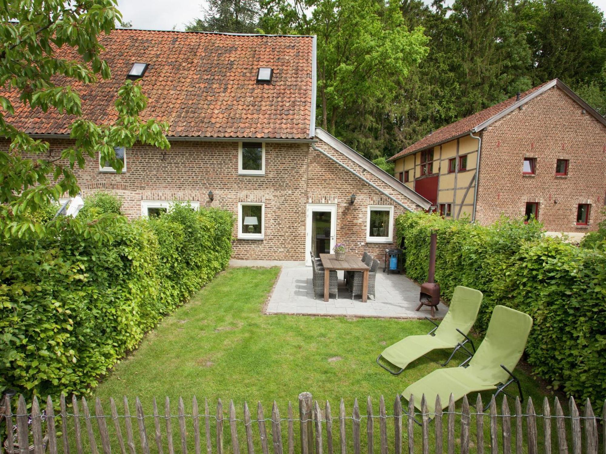 Stunning Holiday Home Near Forest In Slenaken Exteriér fotografie