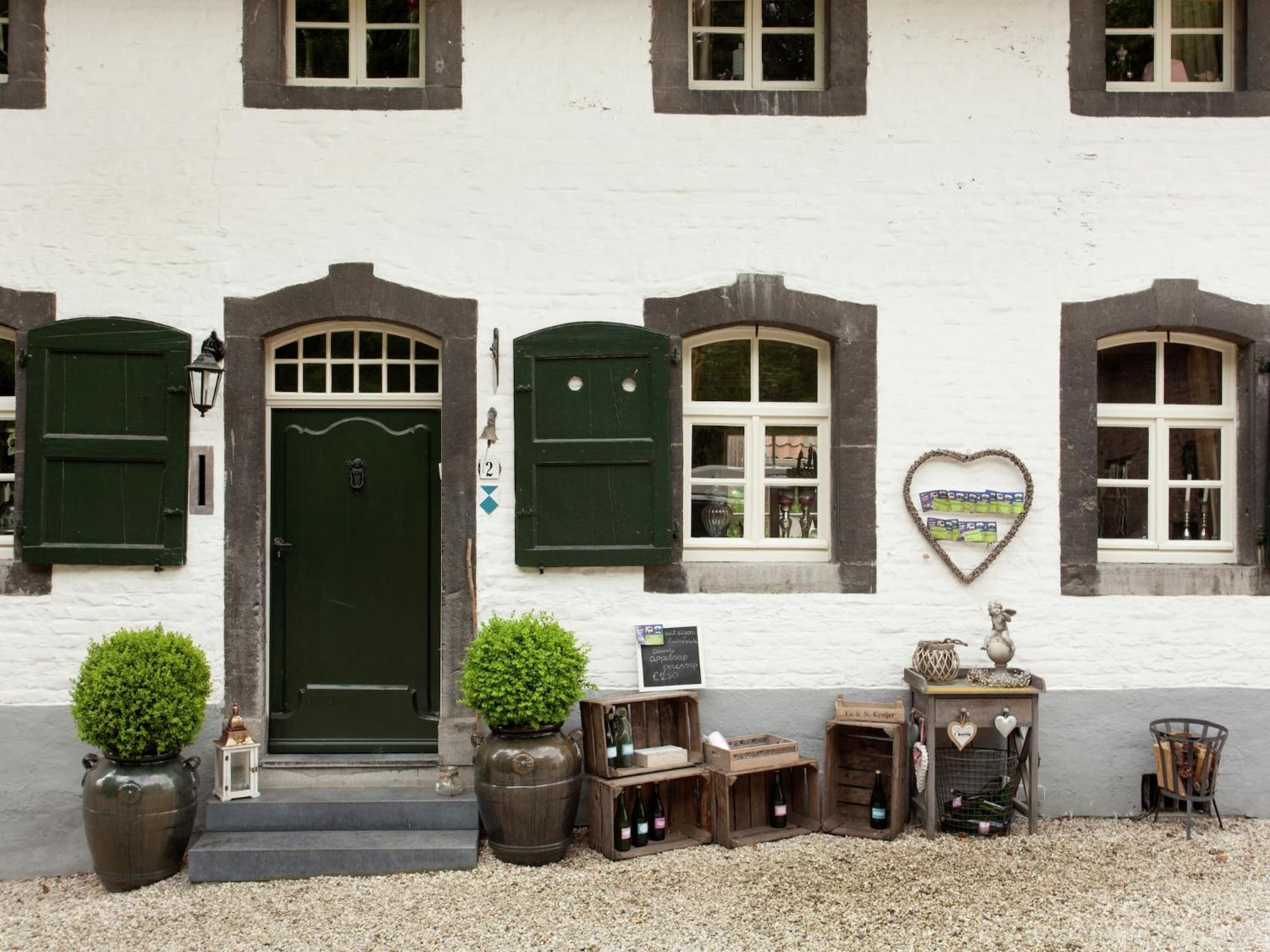 Stunning Holiday Home Near Forest In Slenaken Exteriér fotografie